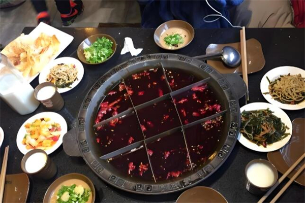 小酌坝子老灶火锅 小酌坝子老灶火锅