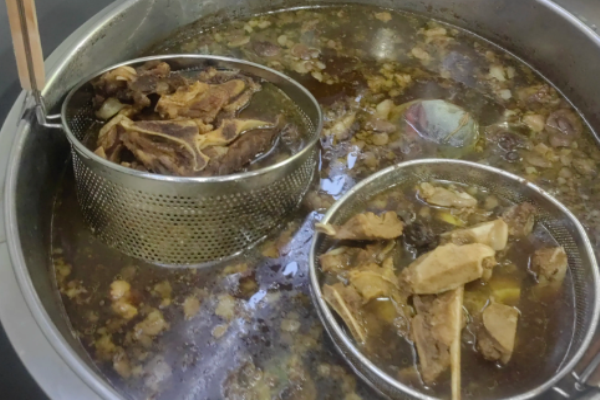 卫大嘴现熬牛肉汤加盟
